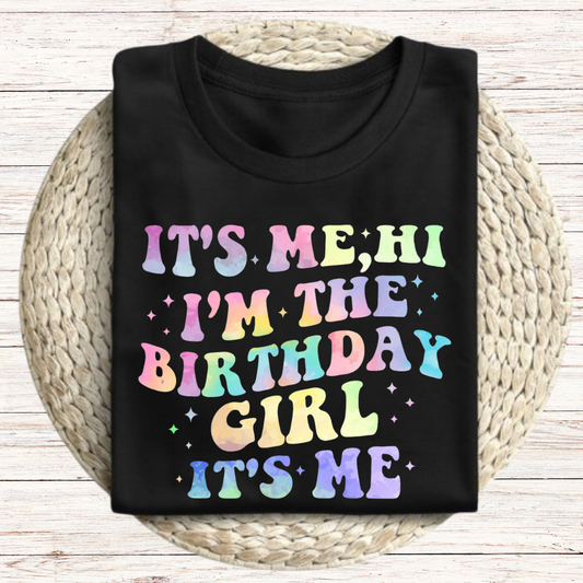 It's me hi I'm the birthday girl graphic tee
